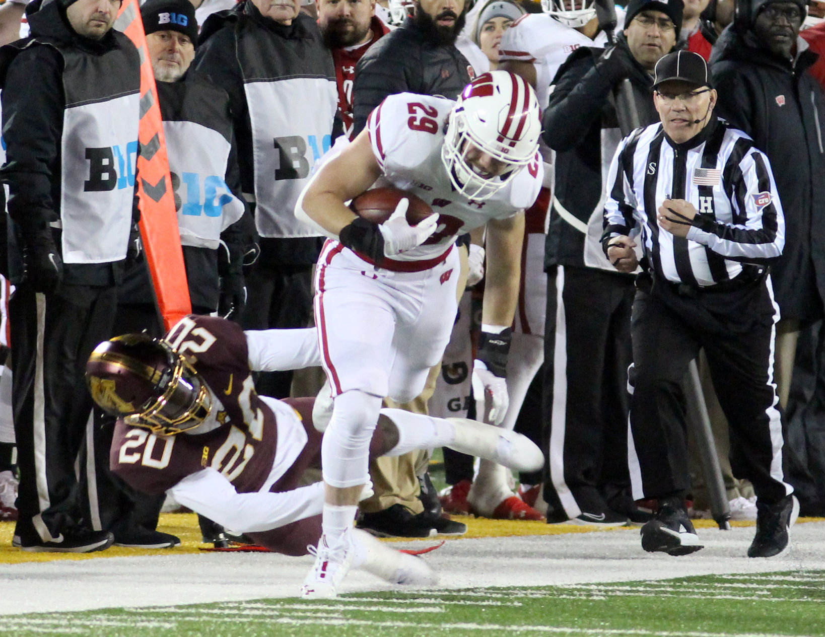 Wisconsin football at Minnesota 11-27-21